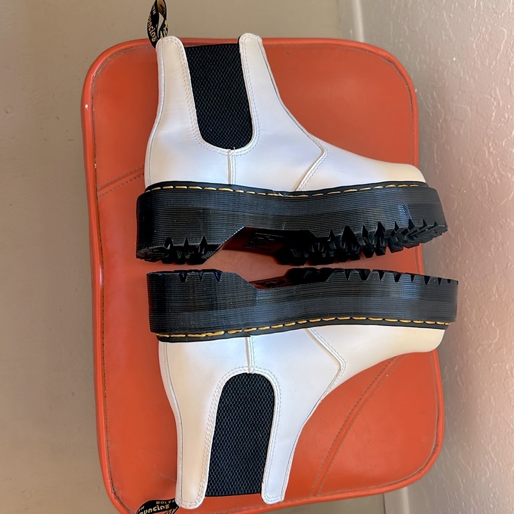 Dr Martens 2976 Smooth Leather Platform Quad Chelsea Boots in White unisex - Picture 10 of 16